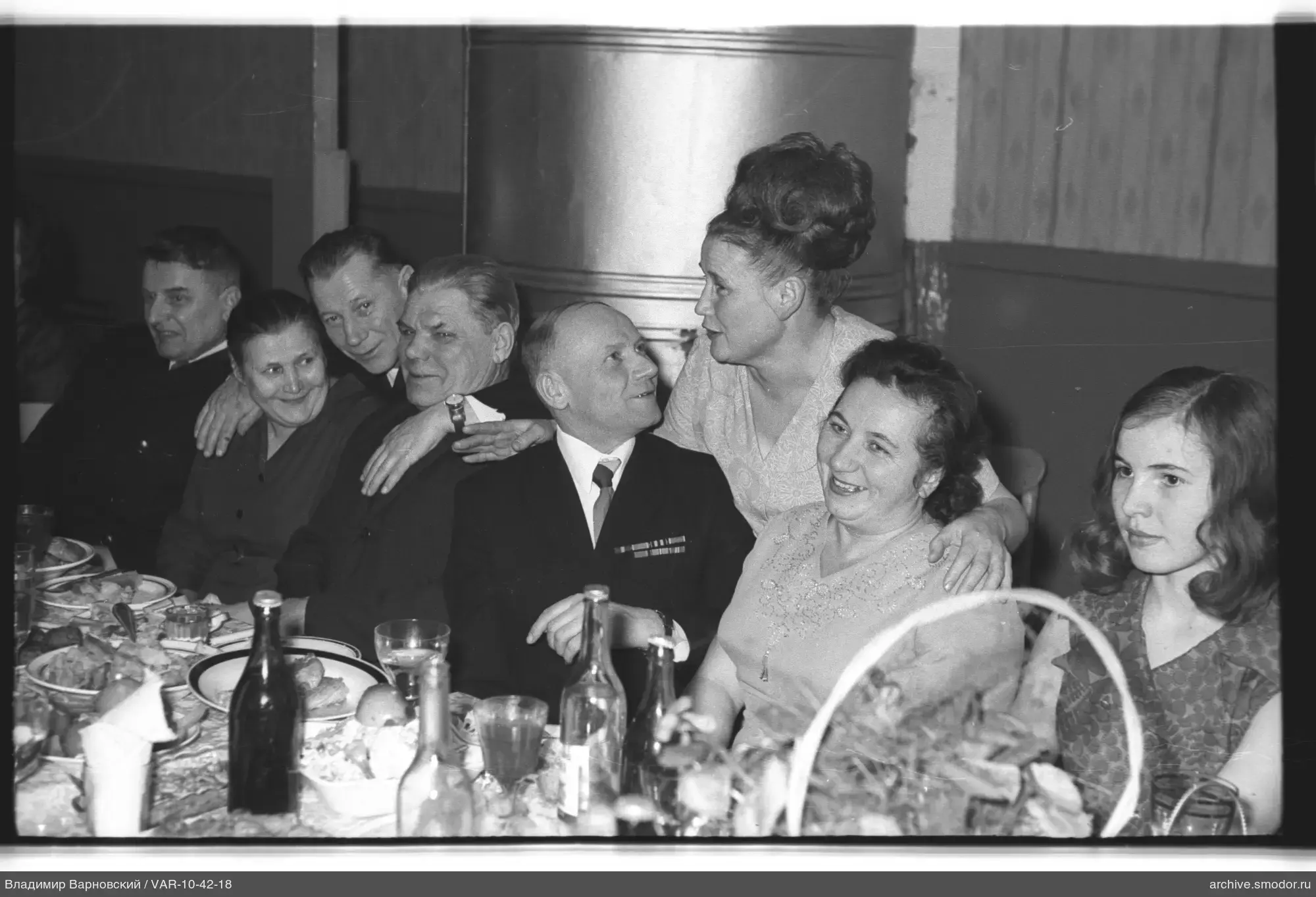 Gruppe am Tisch