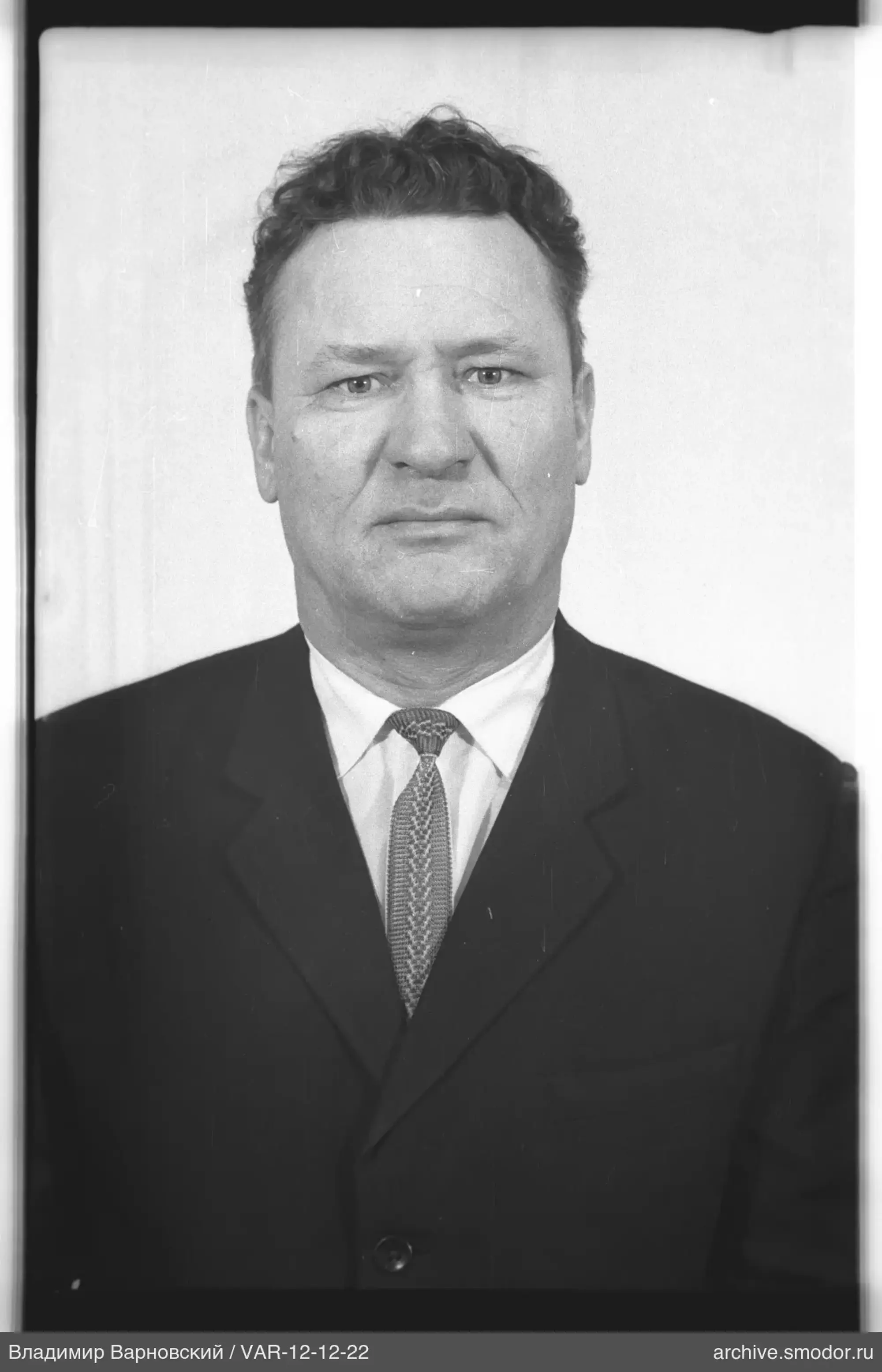 Портрет мужчины в деловом костюме