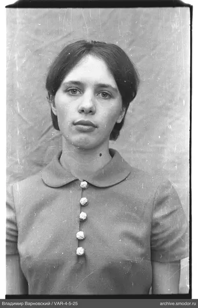 Portrait of a woman in a short shirt