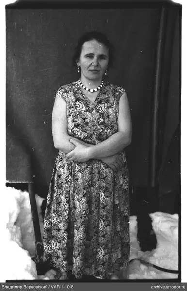 Full-length portrait of a woman