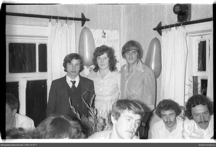 Gruppenporträt mit Luftballons
