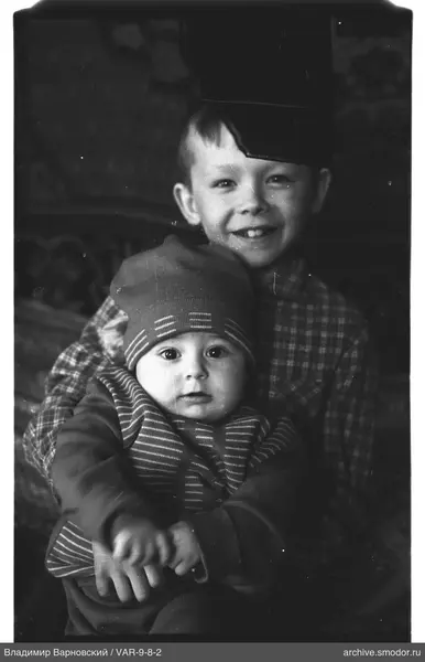 Porträt von zwei Kindern