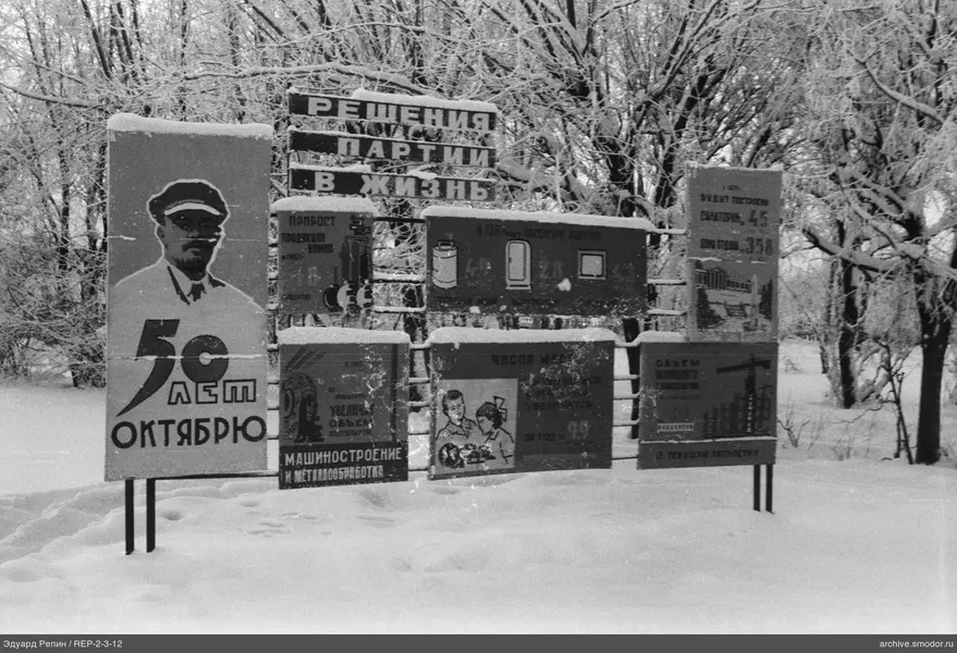 Informationsstand im Schnee