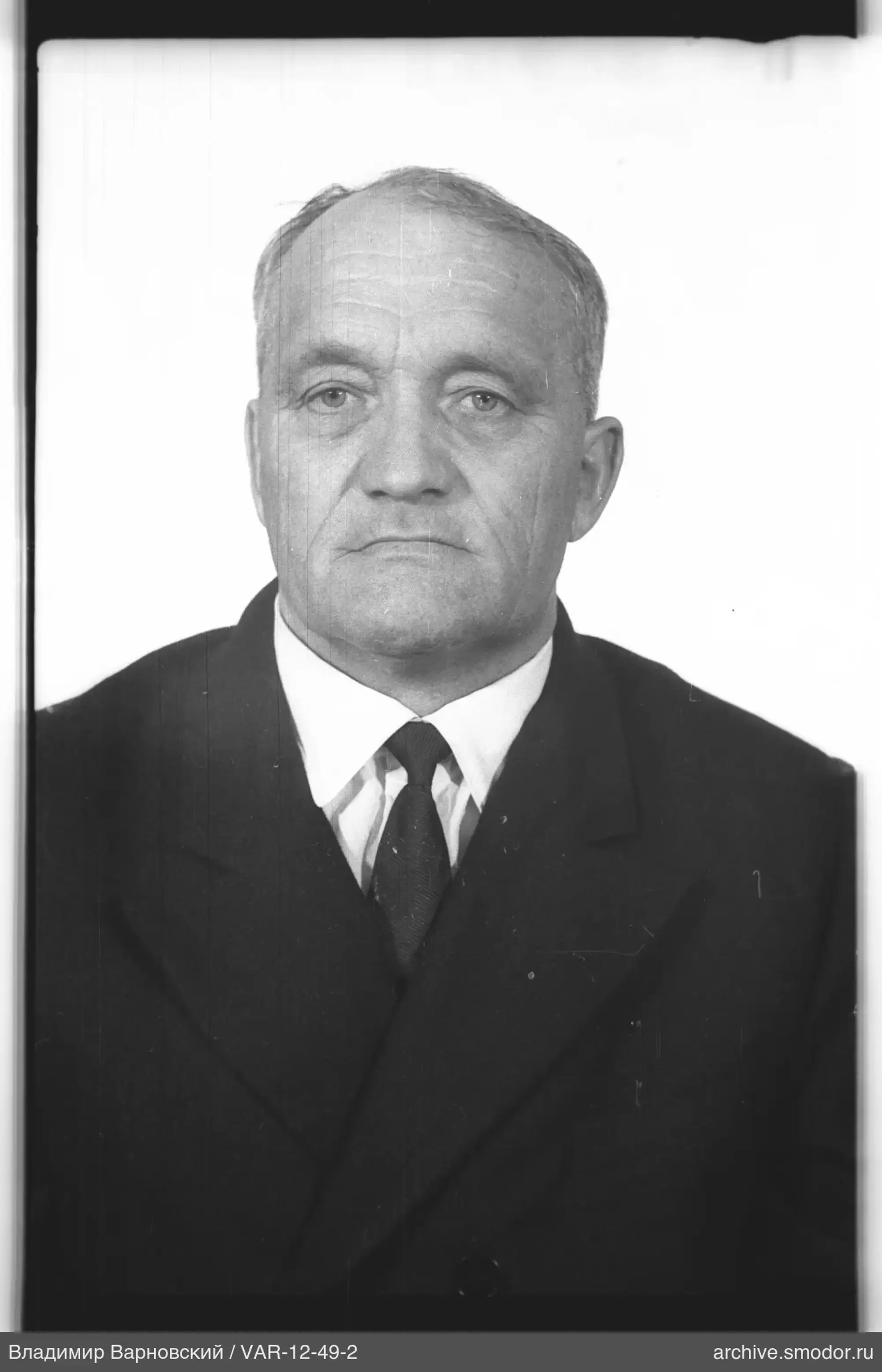 Портрет мужчины в деловом костюме