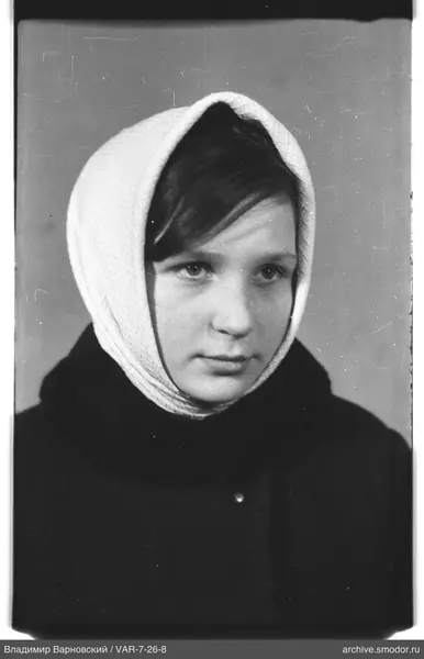 Porträt einer Frau mit Kopftuch