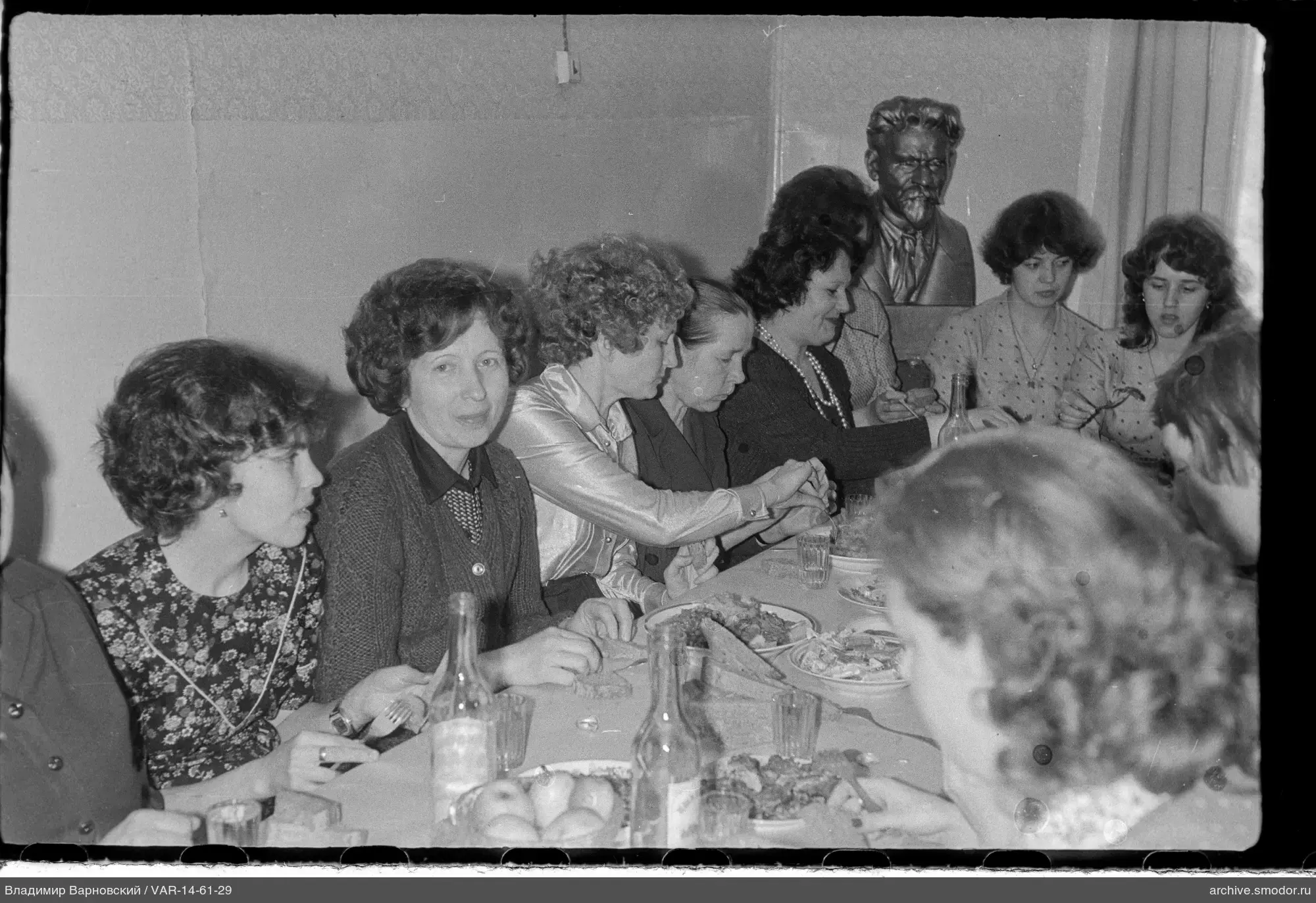Gruppe von Frauen am Tisch