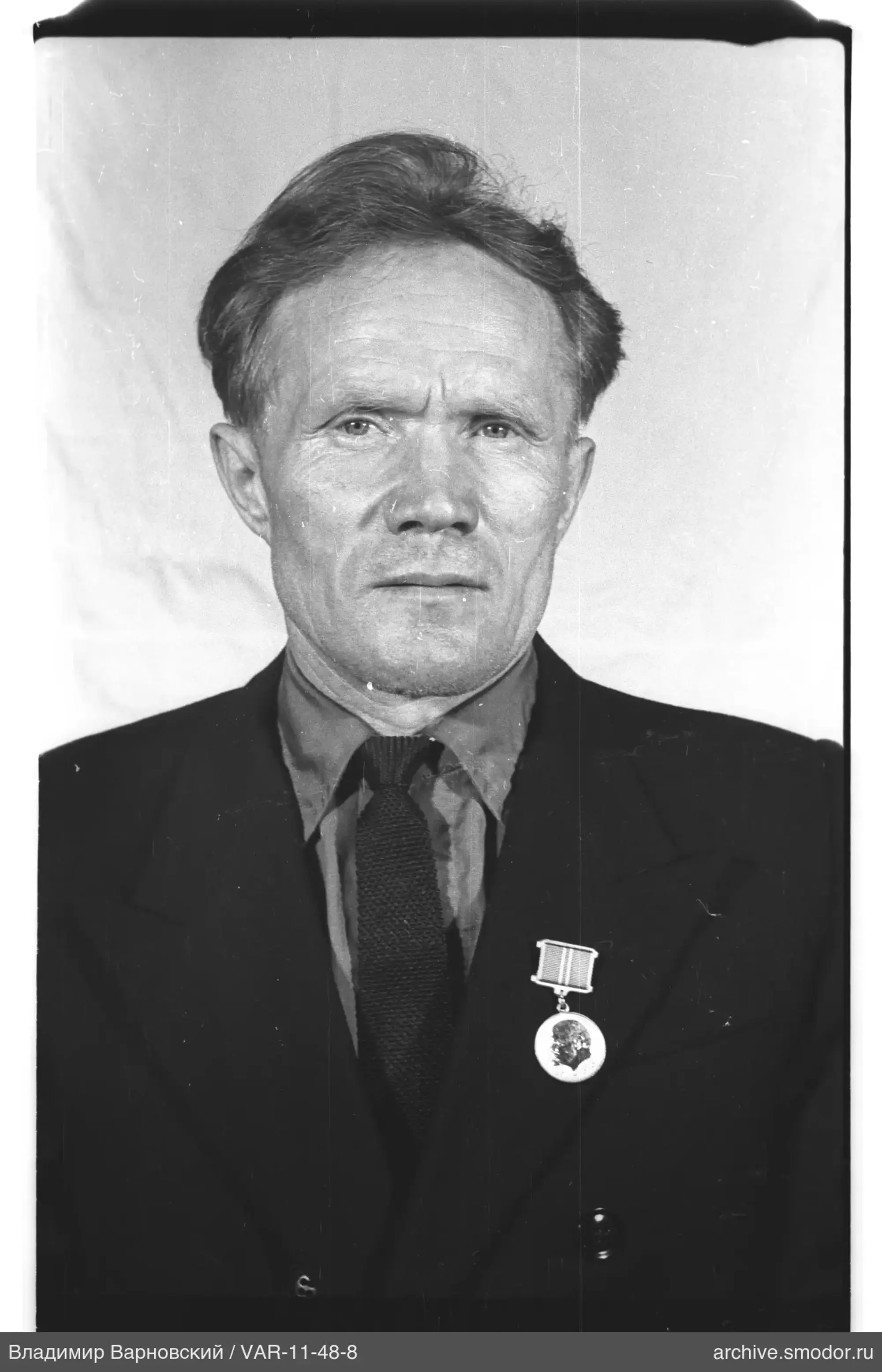 Портрет мужчины с медалью