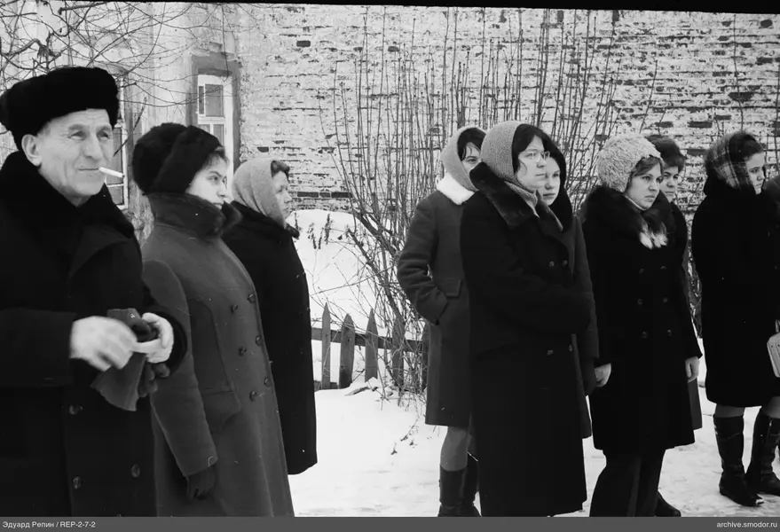 Gruppe von Menschen im Winter