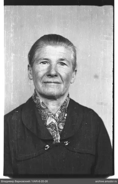 Porträt einer Frau mit kurzen Haaren