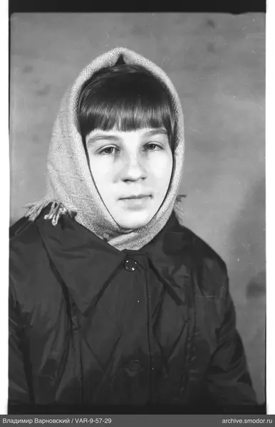 Porträt einer Frau mit Kopftuch