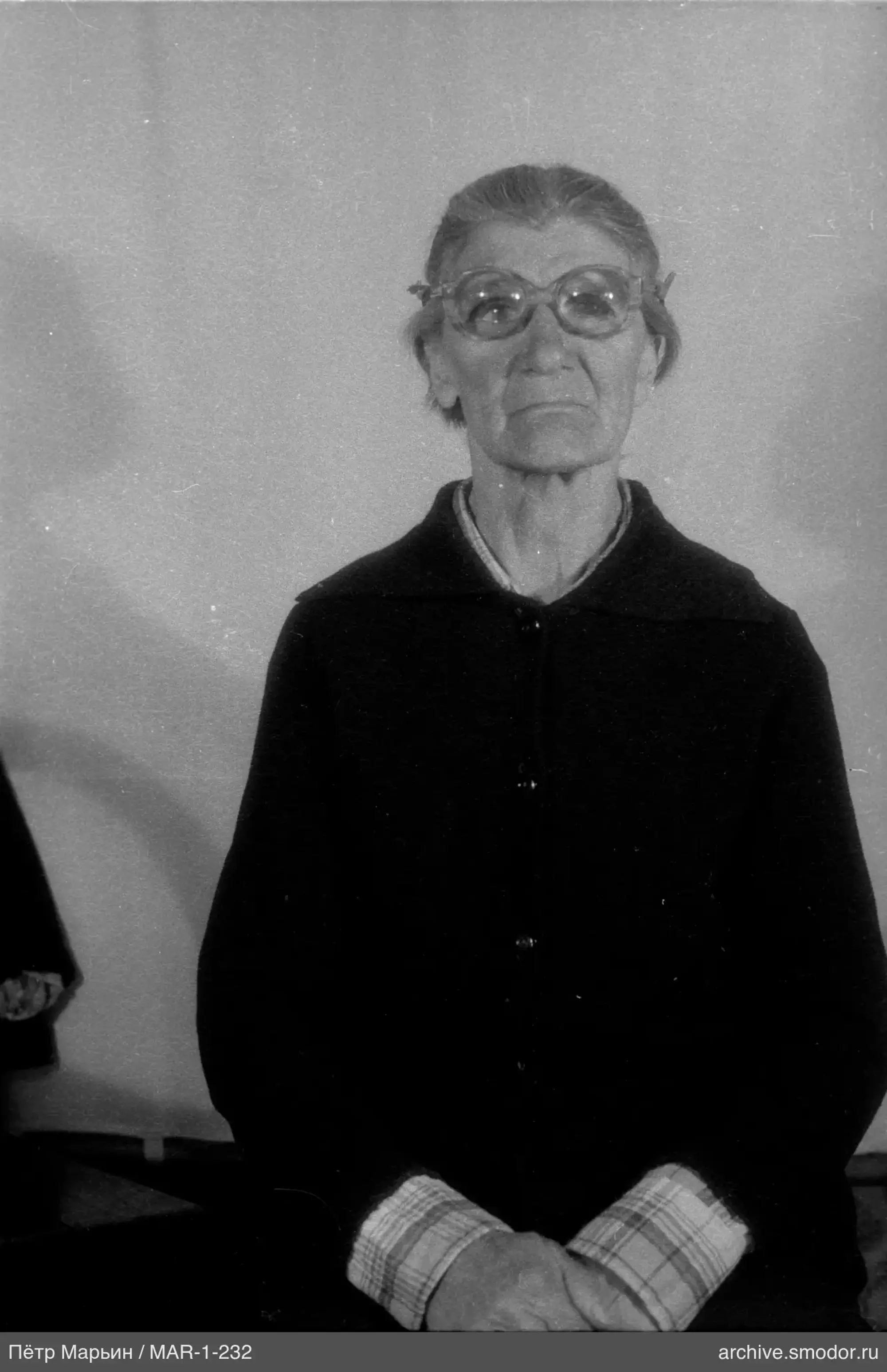 Porträt einer Frau mit Brille
