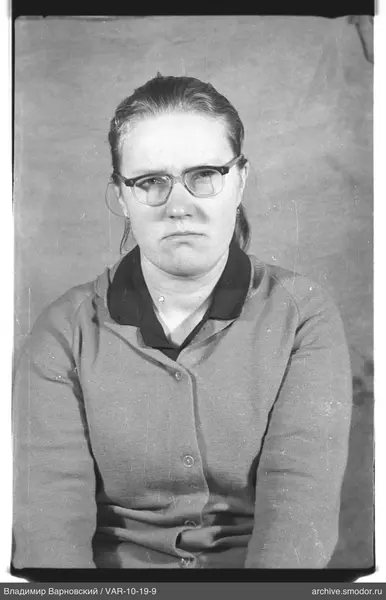 Portrait of a woman in glasses