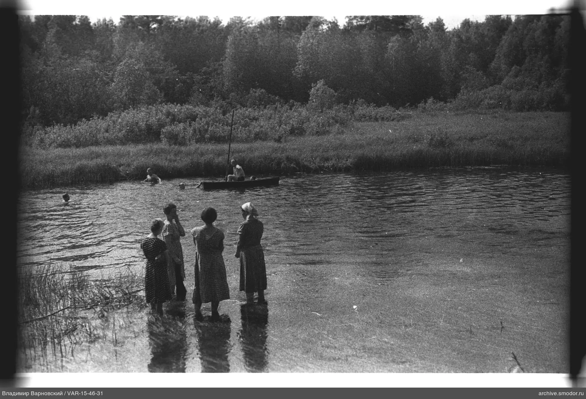 Frauen am Wasserufer