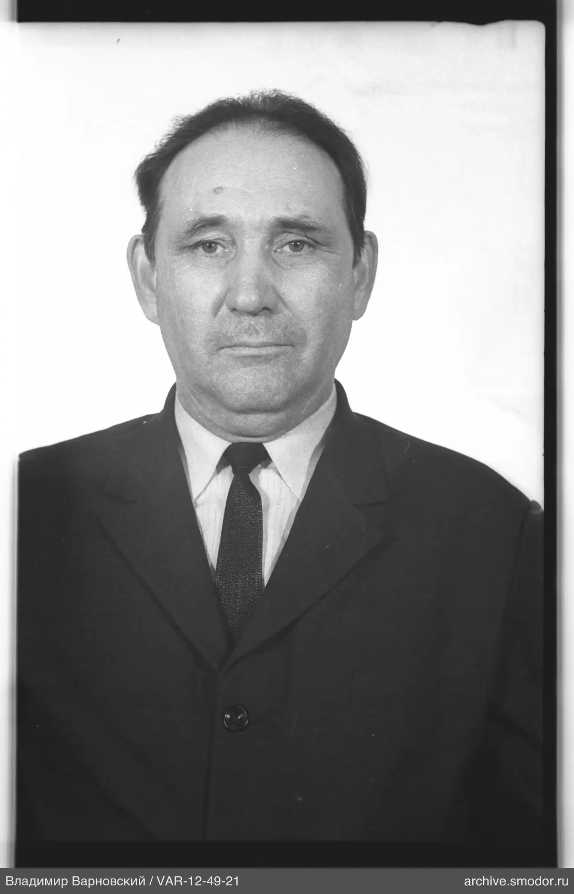 Портрет мужчины в костюме