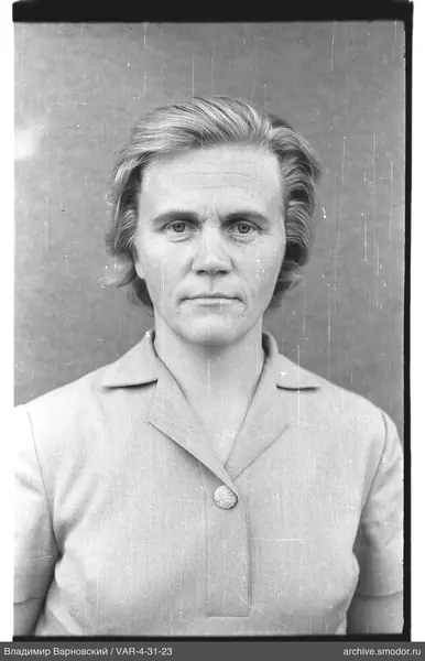Porträt einer Frau in heller Jacke