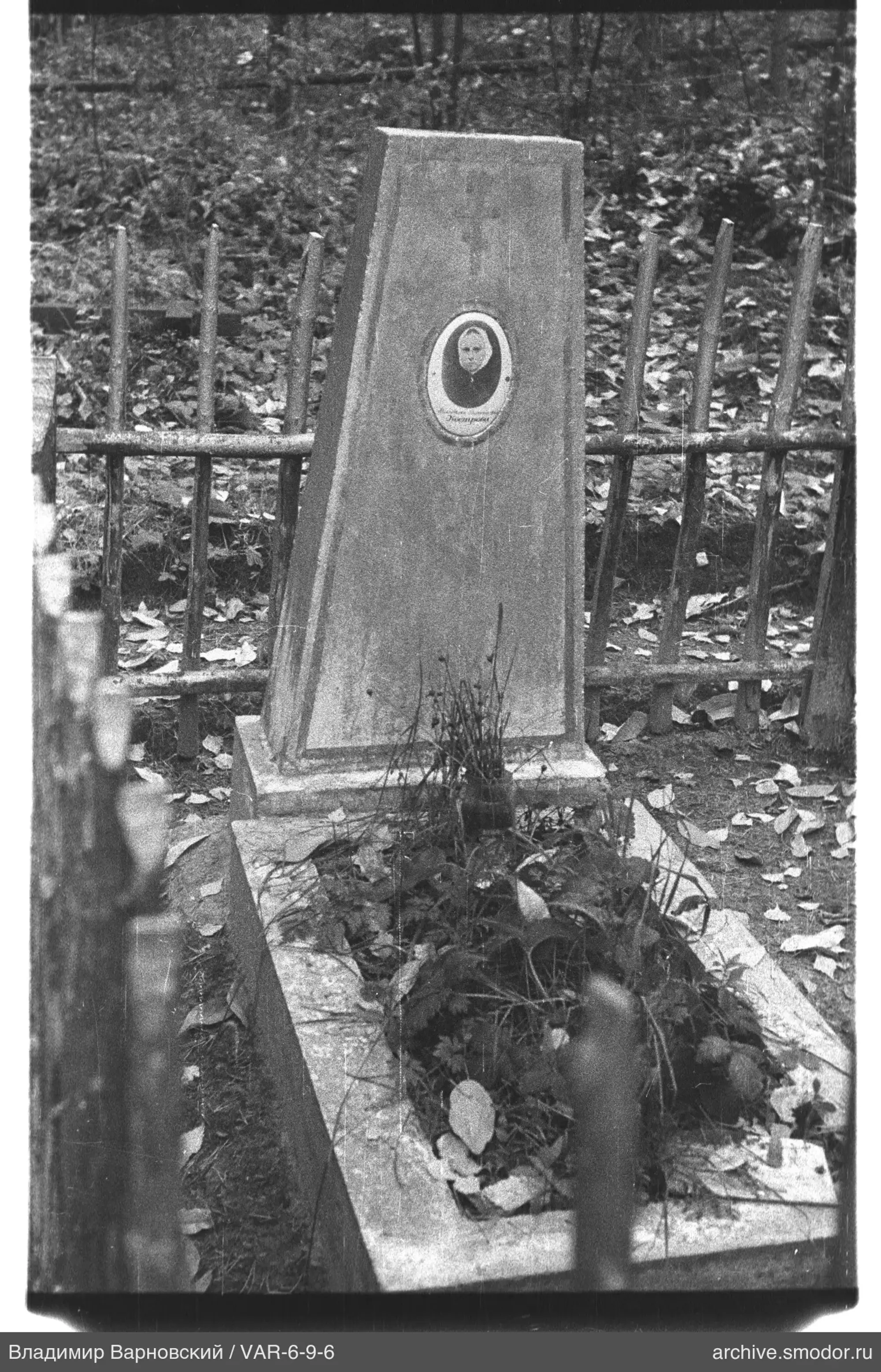 Tombstone with portrait and fence