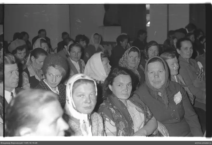 Gruppenporträt im Raum