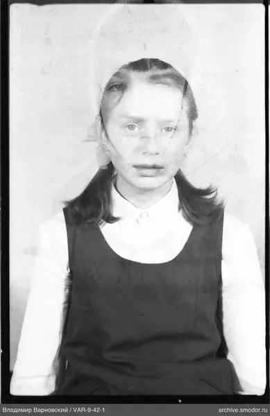 Porträt eines Mädchens in Schuluniform