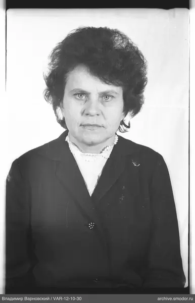 Porträt einer Frau in dunklem Jacke