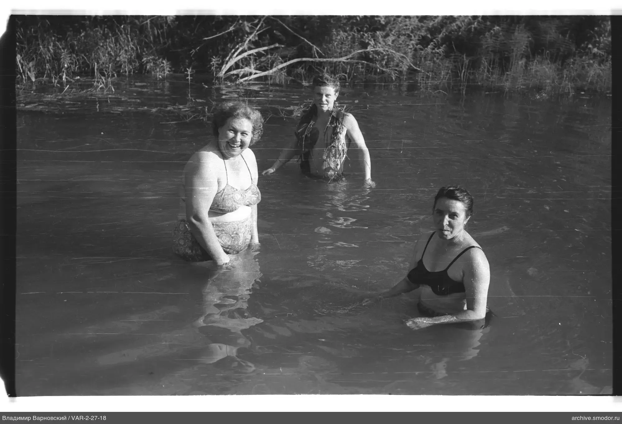 Три женщины в воде
