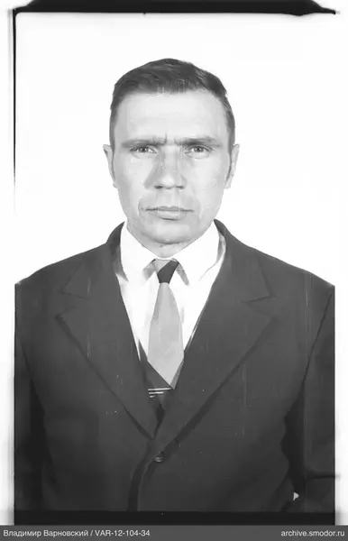 Портрет мужчины в деловом костюме