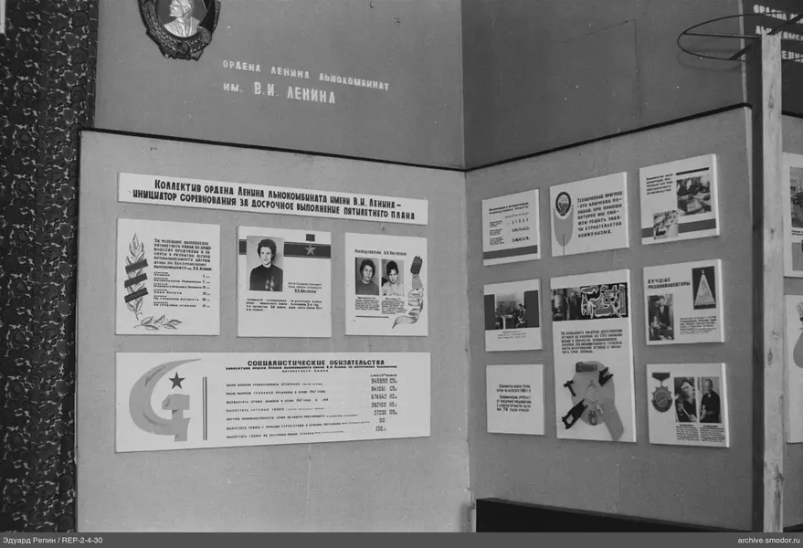 Informationswand des Lenin-Flachsspinnerei-Kollektivs