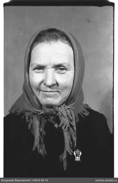 Porträt einer Frau mit Kopftuch