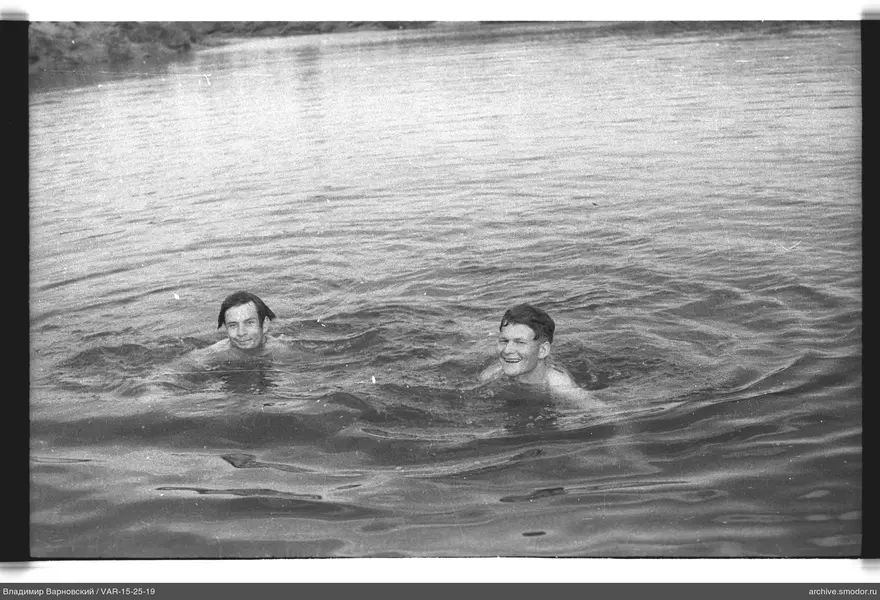 Zwei Männer im Wasser