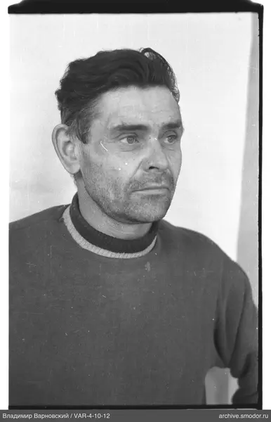 Three-quarters portrait of a man