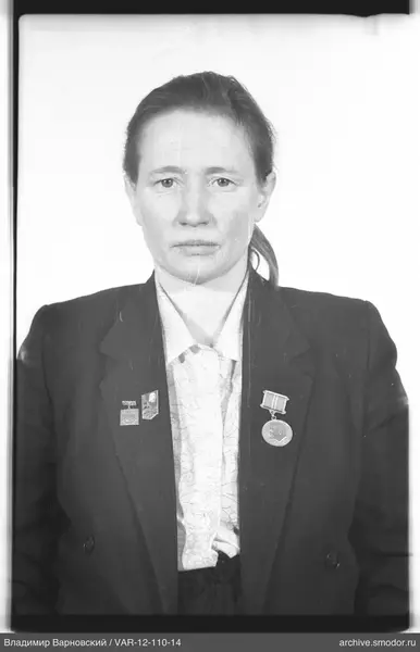 Портрет женщины с наградами