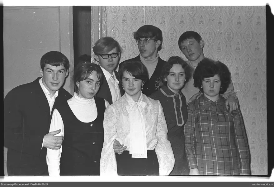 Group portrait of young people