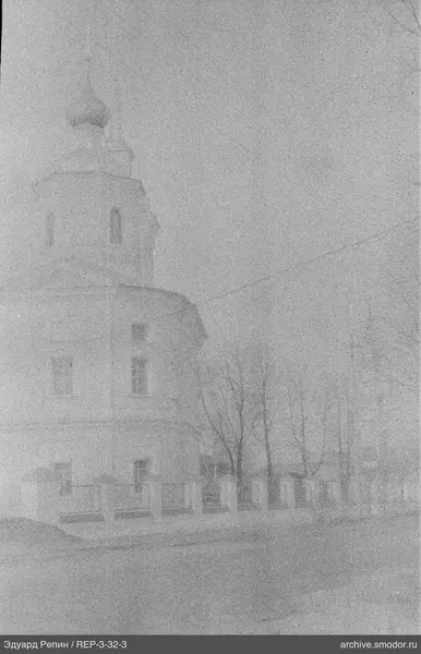 Здание с круглой башней и луковичной главой