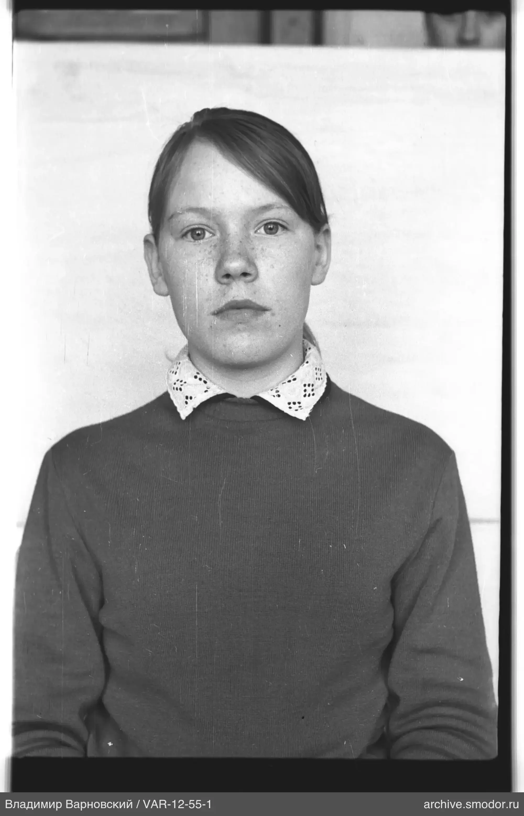 Porträt einer Frau mit Spitzenkragen