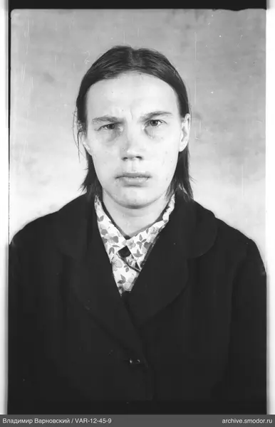 Porträt eines Mannes in Jacke und Hemd