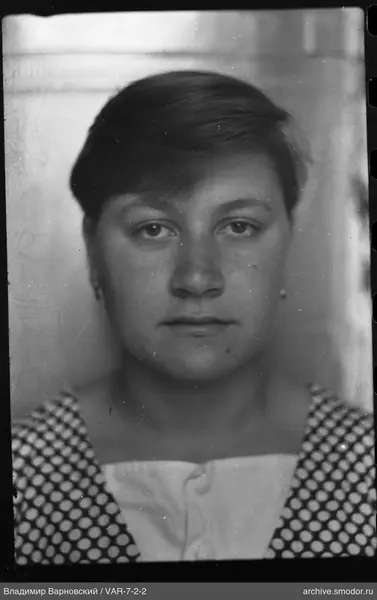 Porträt einer Frau mit kurzen Haaren