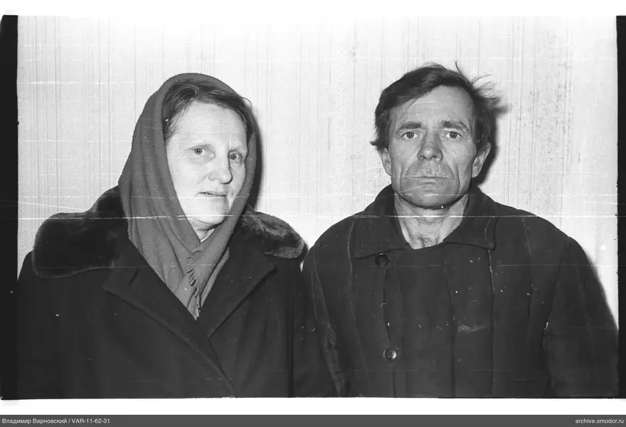 Gruppenporträt mit Frau und Mann