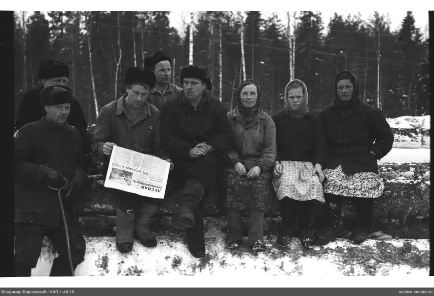 Группа на снежном валу