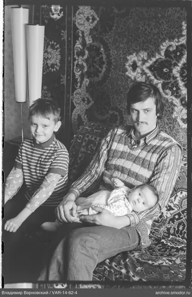 Group portrait with man and children
