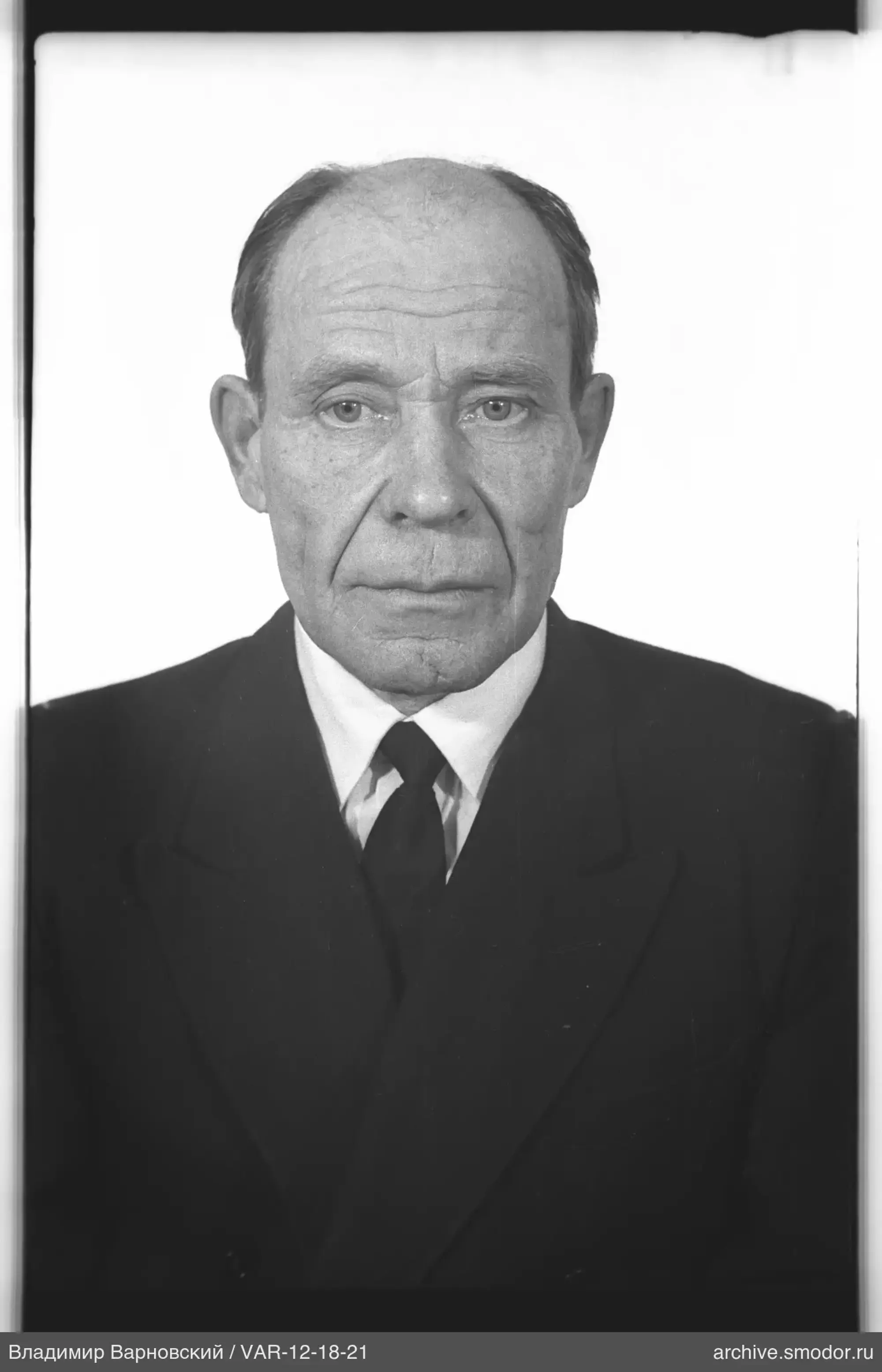 Портрет мужчины в деловом костюме