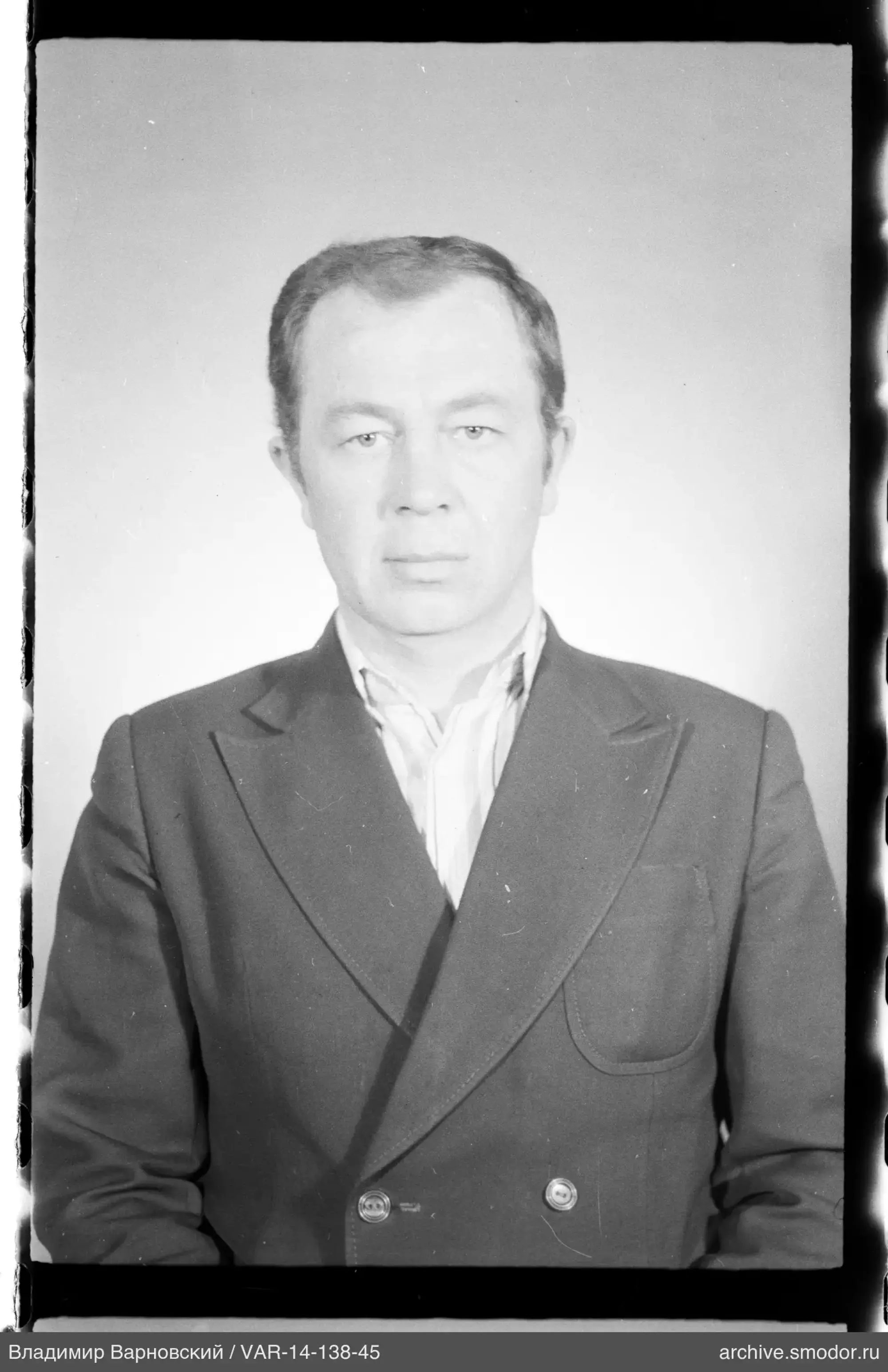 Портрет мужчины в пиджаке