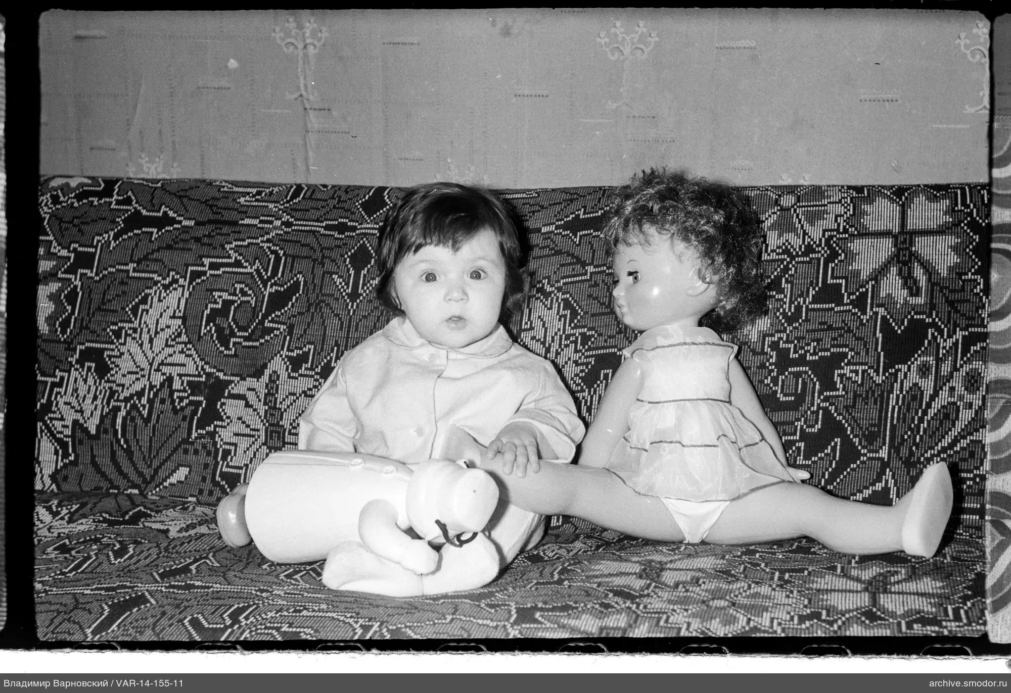 Kinderporträt auf Sofa