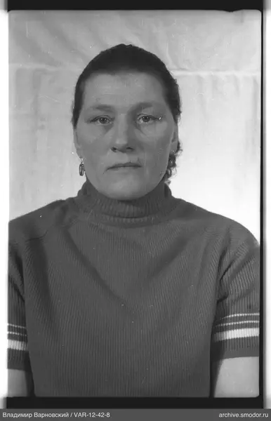Porträt einer Frau in einem Pullover