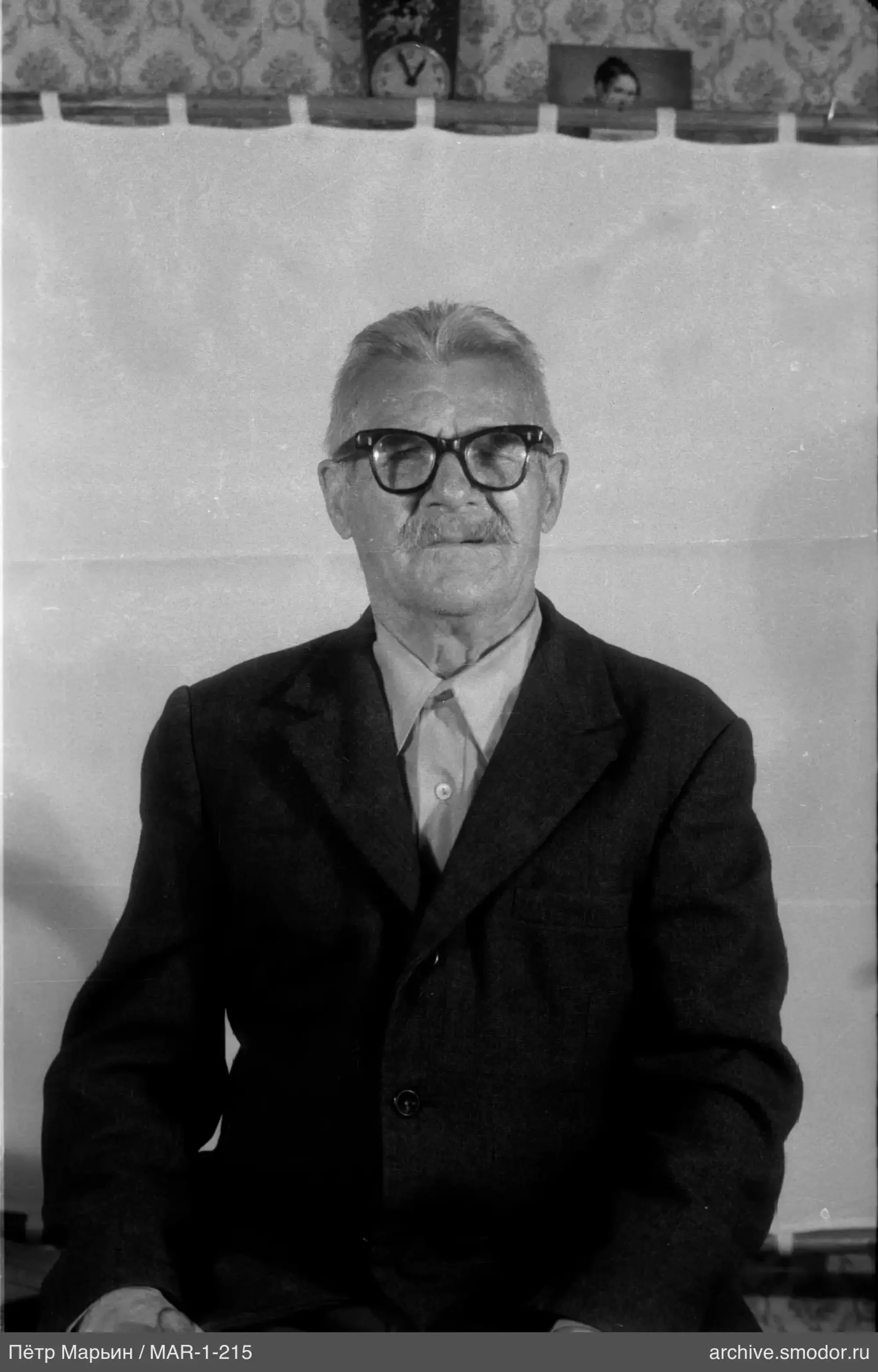 Porträt eines älteren Mannes mit Brille