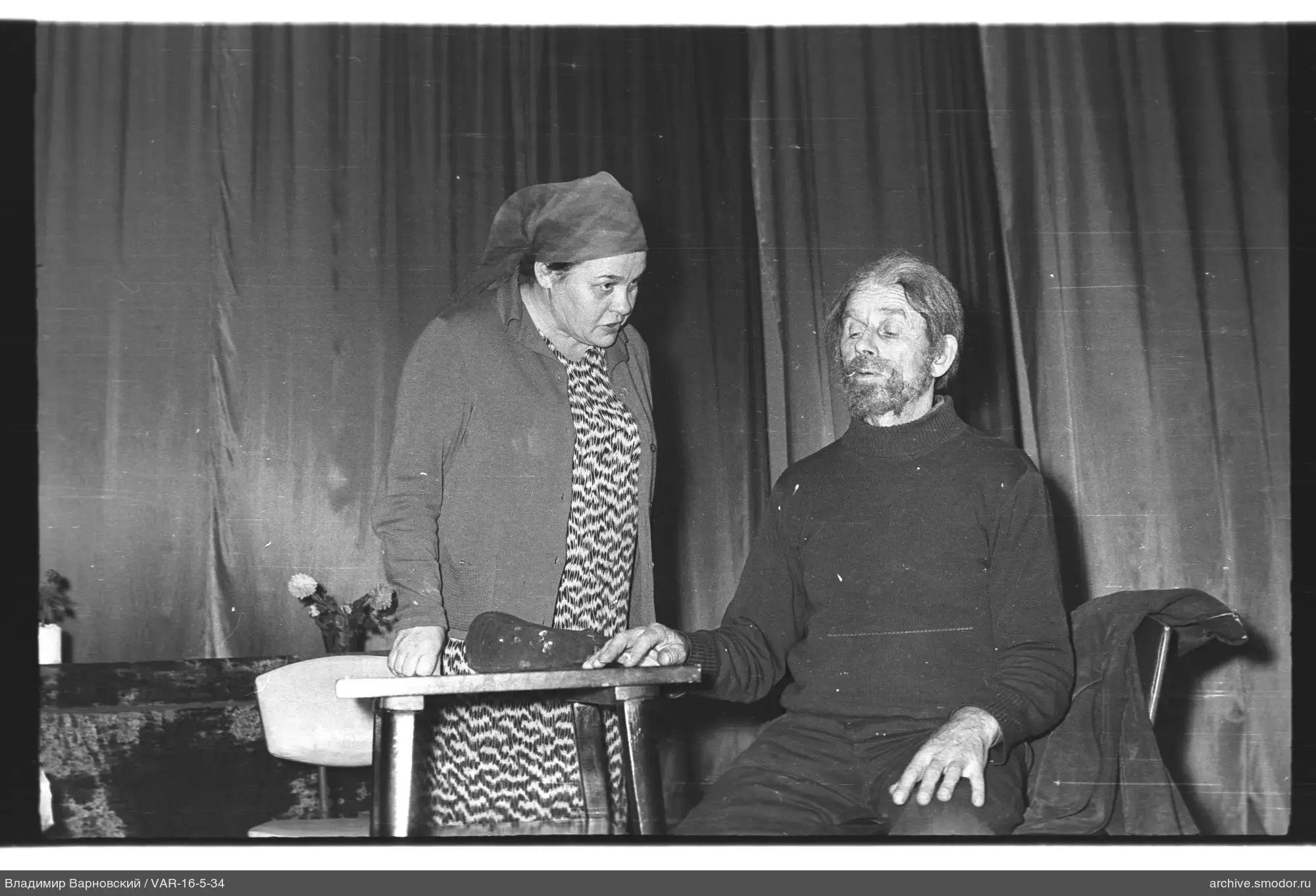 Frau und Mann am Tisch