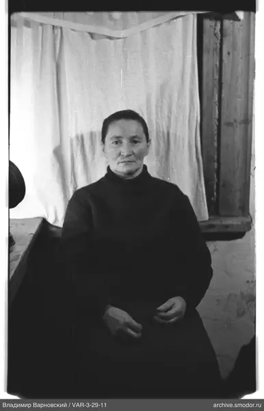 Full-length portrait of a woman