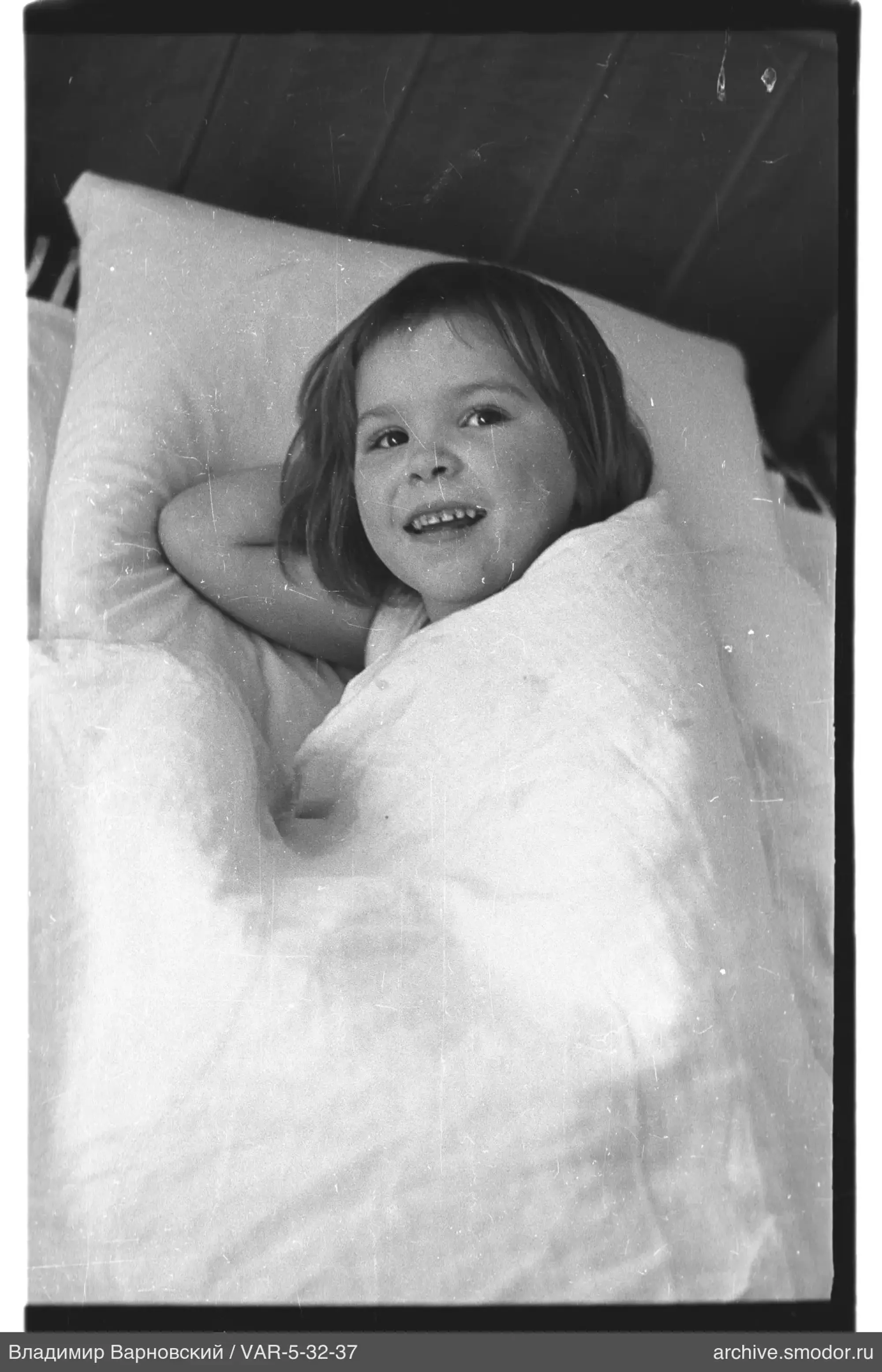 Mädchen auf dem Bett