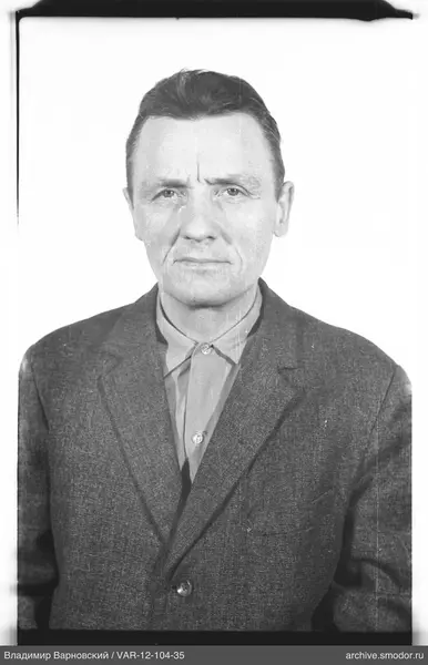 Портрет мужчины в деловой одежде
