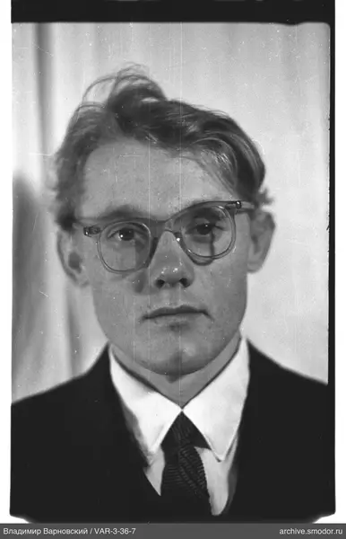 Portrait of a man with glasses