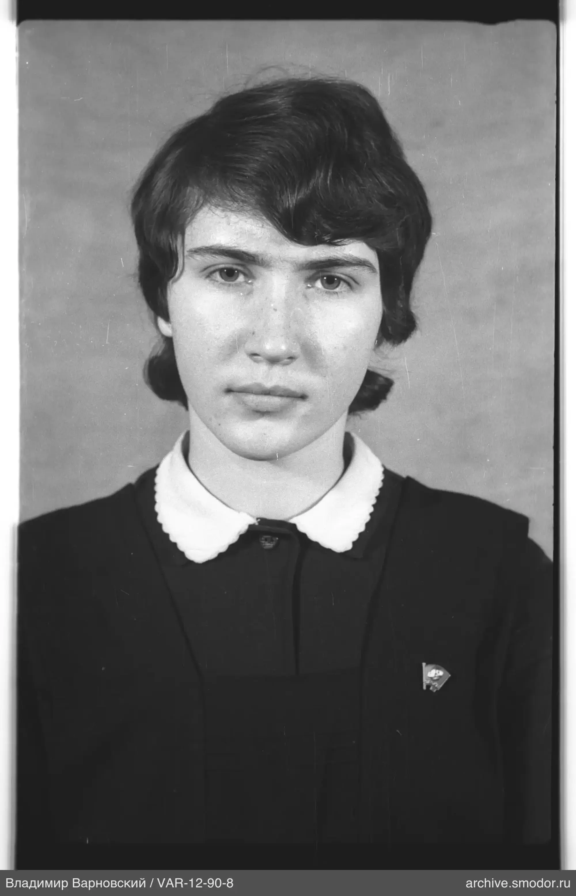 Портрет женщины в темном платье