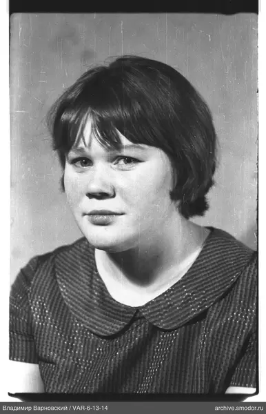 Porträt einer Frau mit kurzen Haaren